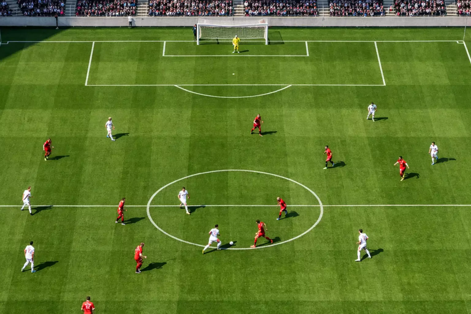 Voetbalveld vanuit vogelperspectief tijdens wedstrijd